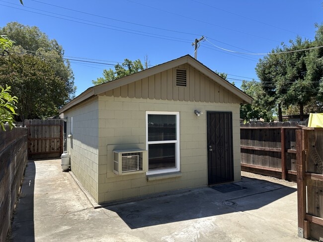 Primary Photo - 1324 Del Rey Ave