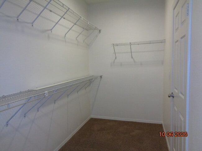 Building Photo - Large 2 Story Offering 3419 sq. ft. and 5 bedrooms plus loft