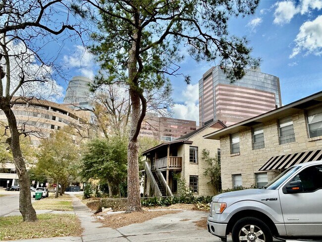 Building Photo - 2021 Southgate Blvd