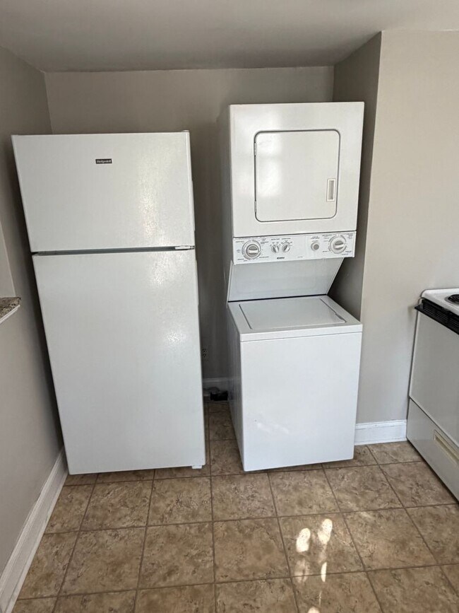 Building Photo - Comfort & Style: 2-Bedroom Raleigh Townhouse