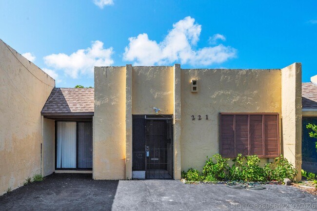 Building Photo - 221 NW 43rd Pl