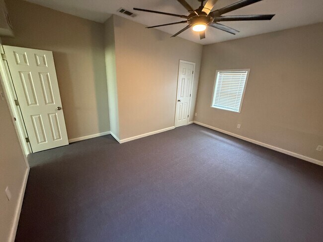Building Photo - 507 Palafox St