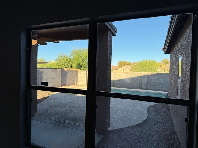 Building Photo - 33190 N Cherry Creek Rd