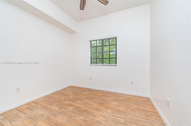 Building Photo - 2851 Riverside Dr
