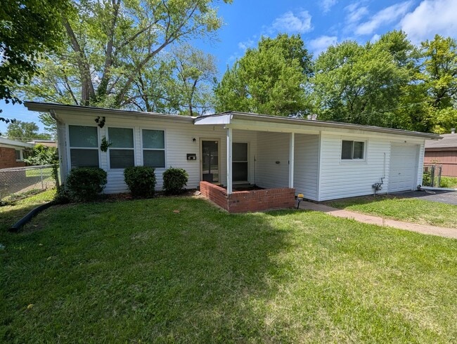 Building Photo - Comfort, Charm, and Convenience
