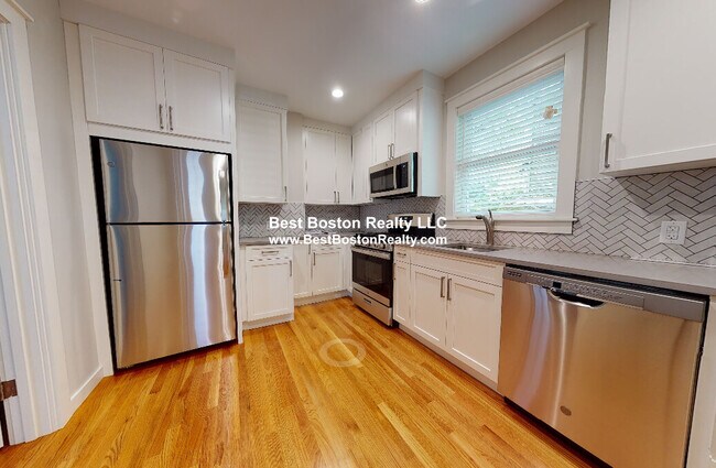 Building Photo - 568 Green St