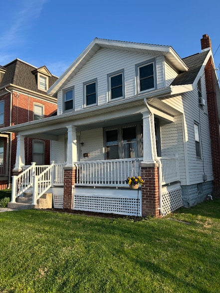 Building Photo - 318 E Middle St