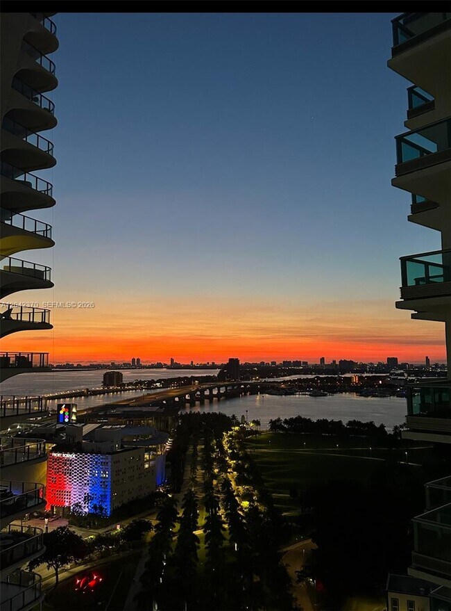 Building Photo - 900 Biscayne Blvd