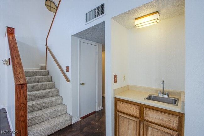 Building Photo - 6516 Faith Peak Dr