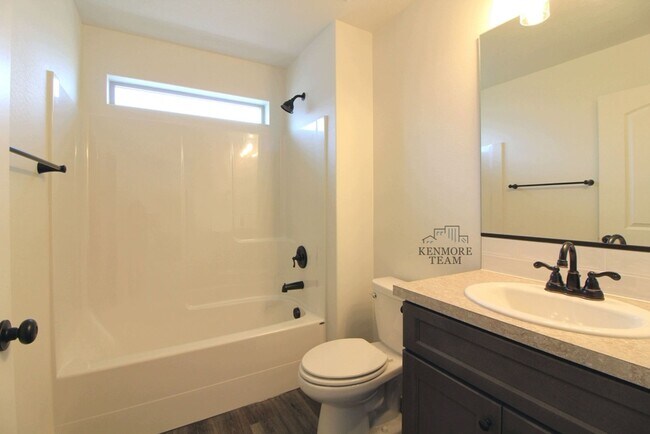 Building Photo - 3 Bedroom, 2 Bath Home in Pasco