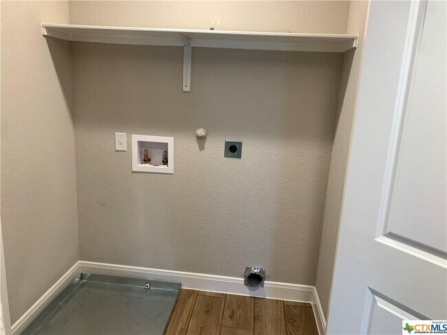 Building Photo - 2024 Rueben Rd