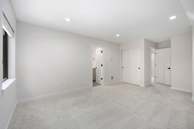 Building Photo - $2595 3 bedroom/2 1/2 bath Clearwood New Construction, Custom Chalet-style Home In Yelm.
