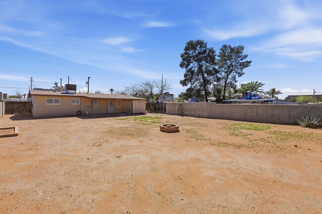 Building Photo - 5113 E Bellevue St