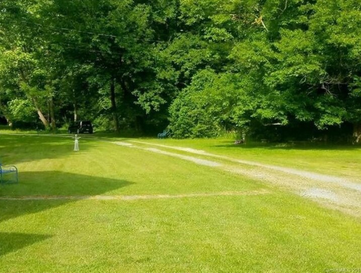 Building Photo - 62 Debra Ln