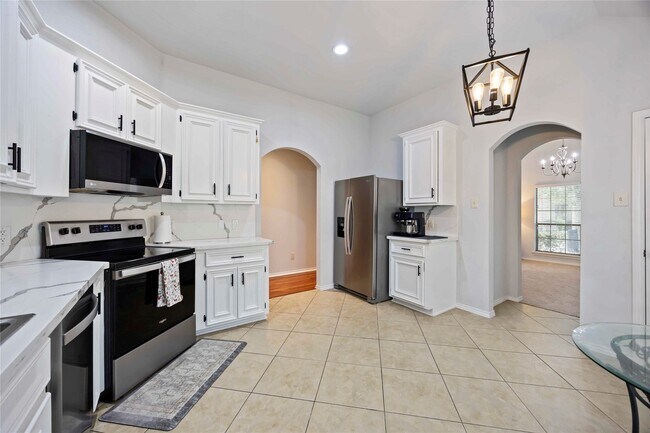 Building Photo - 6018 Lynwood Banks Ln