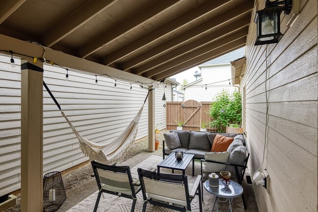 Building Photo - 3 bed/2.5 bath home in the Wonderful Ville...