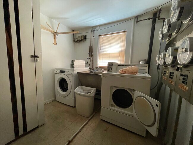 Building Photo - 7722 W Belmont Ave