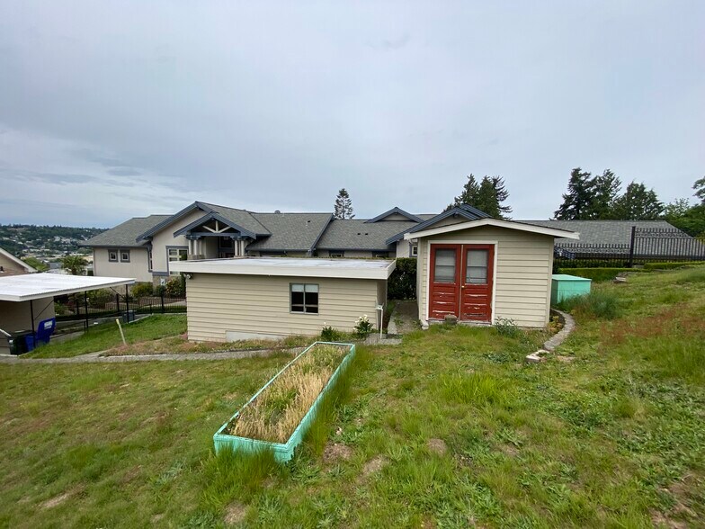 Building Photo - 1308 Beacon Way S