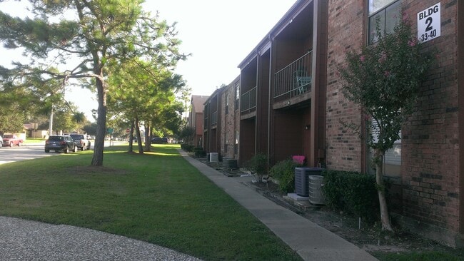Building Photo - College Station, 1 bedroom / 1 bath condo - Cripple Creek Condos