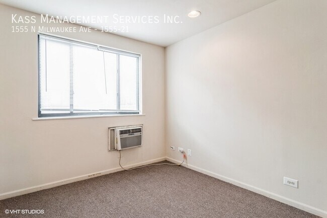 Building Photo - Charming Six Corners Wicker Park Studio,He...