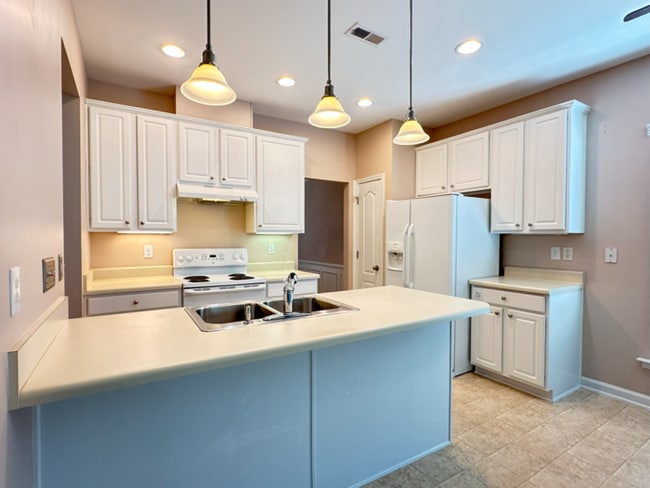Building Photo - Charming Wakefield Home with First-Floor B...