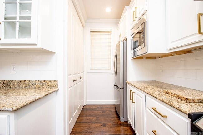 Building Photo - 601 Chenal Woods Dr