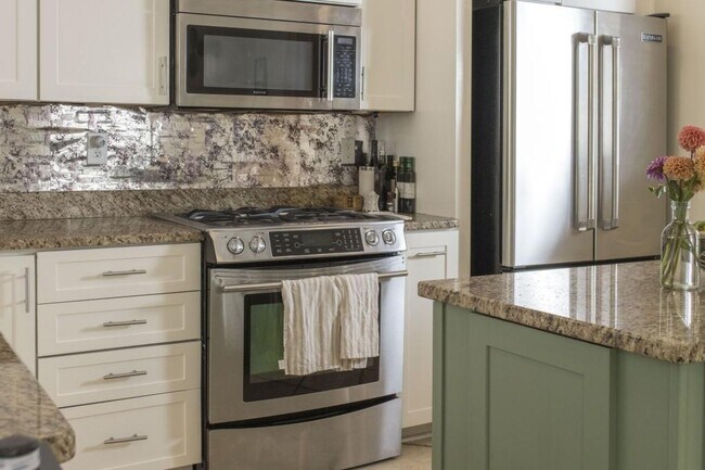 Building Photo - 801 Durant Pl NE