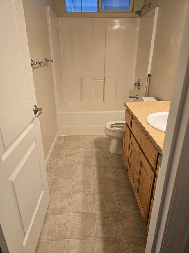 Building Photo - 3 bed 2 bath  Home for Rent in Grants Pass