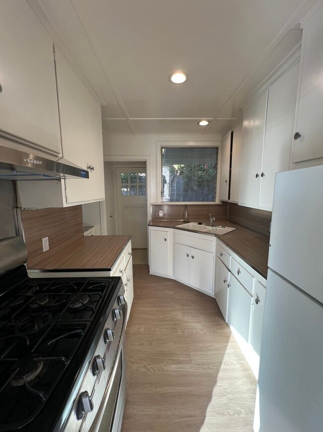 Building Photo - Laguna Beach Cottage Home 2 Bed 1 Bath