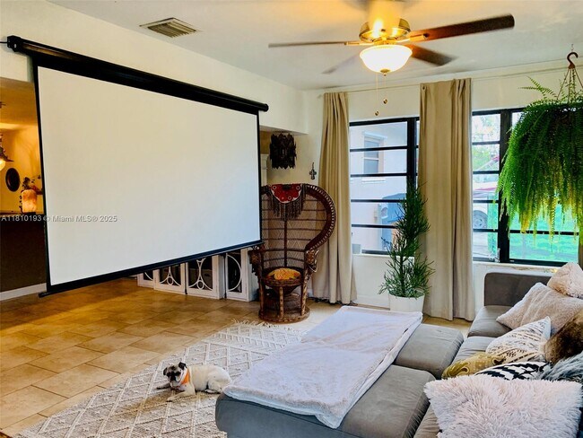 Building Photo - 9910 Bahama Dr