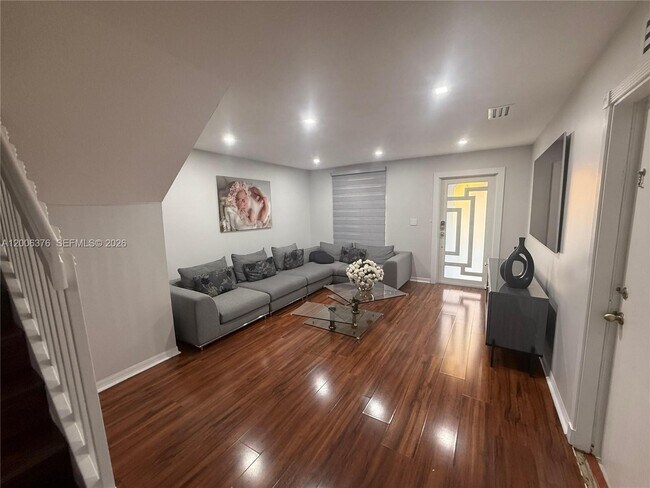 Building Photo - 9721 SW 162nd Ct