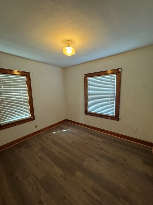 Building Photo - 1107 Bristow St