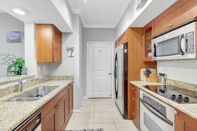 Building Photo - 975 NW Flagler Ave