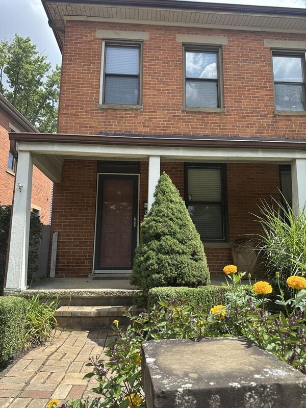 Building Photo - 820 Summit St