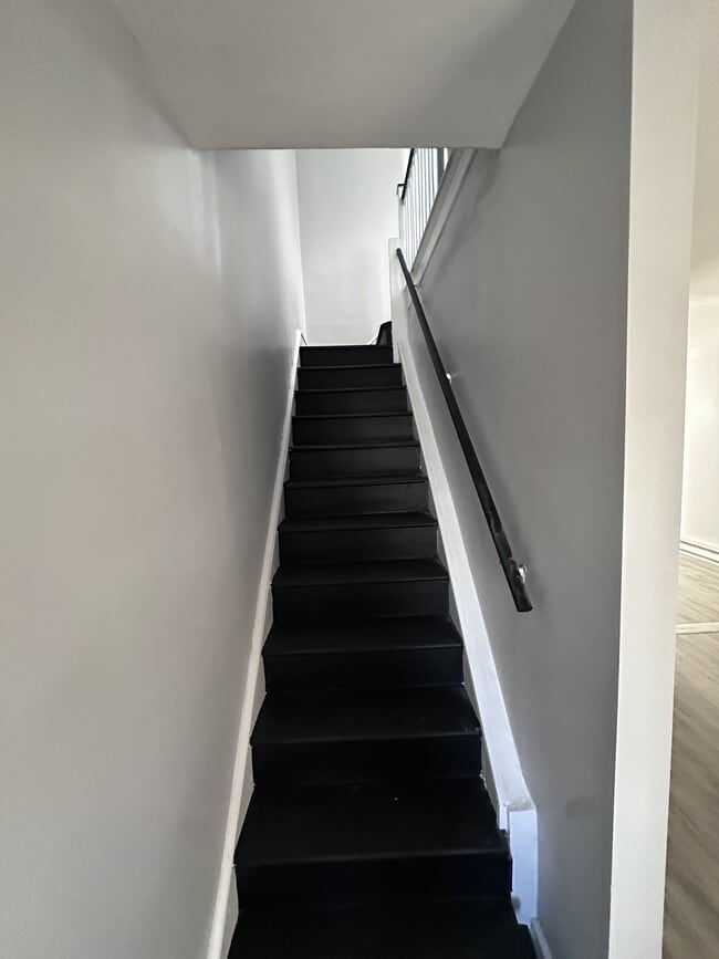 Building Photo - 2647 S 68th St