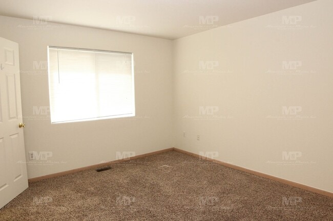 Building Photo - 419 Nokomis Ct