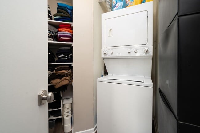 Building Photo - 2111 Wisconsin Ave NW