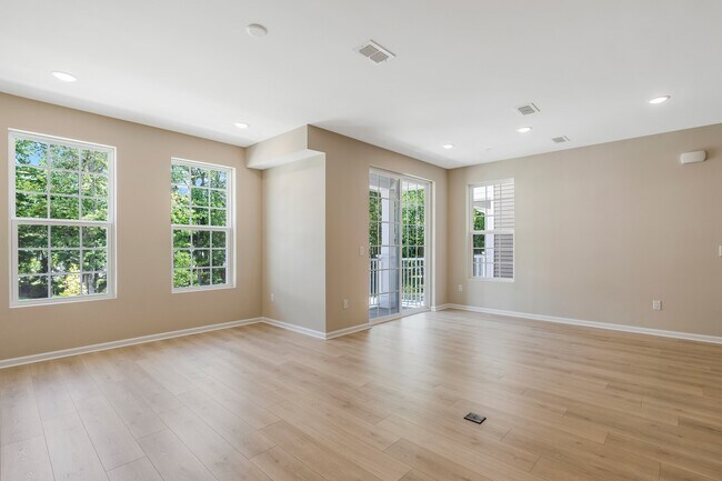 Building Photo - 219 Myrtle Rd