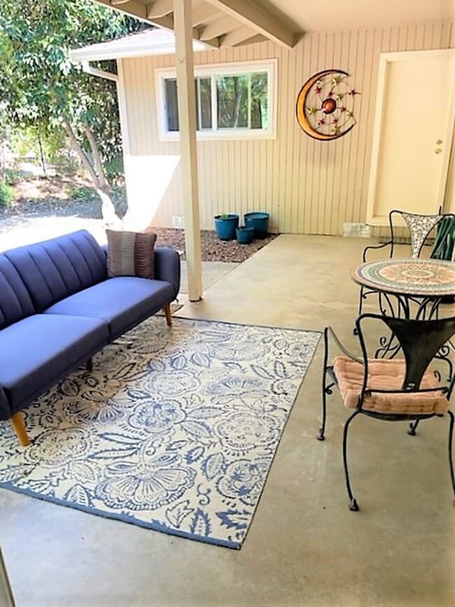 Building Photo - Lovely Home in W. Redding!!
