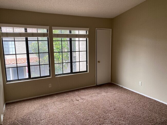 Master bedroom - 8167 Vineyard Ave