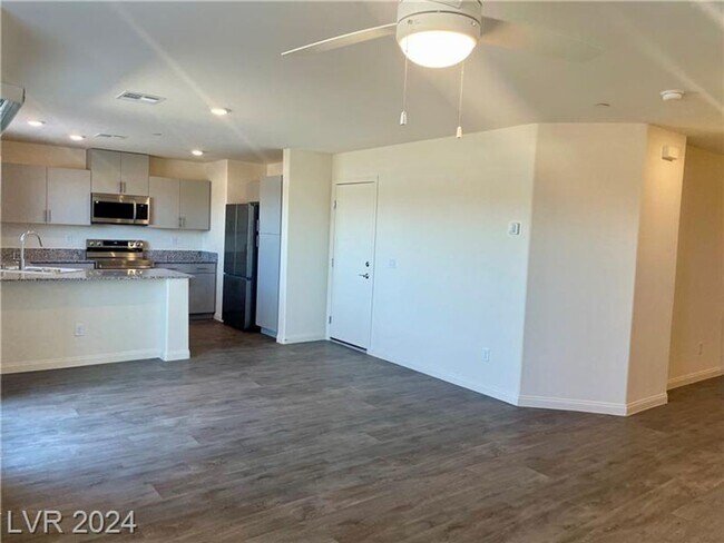 Building Photo - Brand New 4 Bedroom Townhome-Sunrise Manor