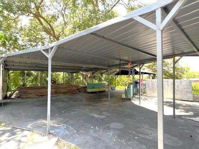 Building Photo - 9148 Oakwood Dr