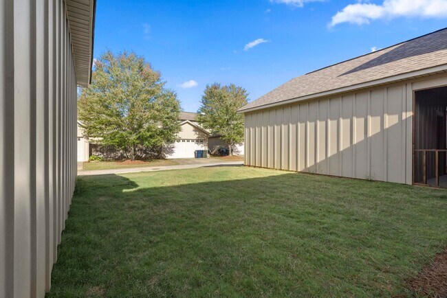 Building Photo - 1642 Academy Dr