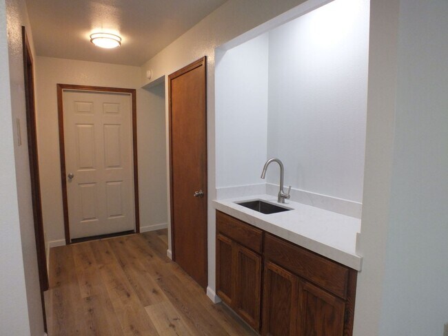 Building Photo - Cameron Park 2/2 1600 sf hidden gem!