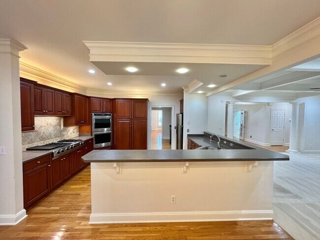 Building Photo - 5 Bed, 3.5 Bath w/ 3 Car Garage Less than 1 Mile from Downtown Franklin