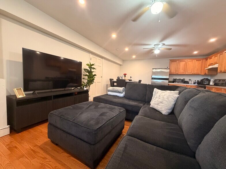 Building Photo - 532 East St