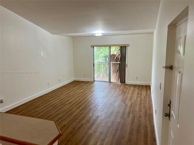 Building Photo - 9905 Westwood Dr