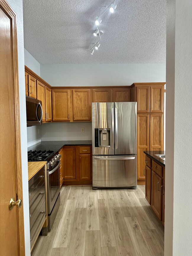 Building Photo - 2786 Irving Ave