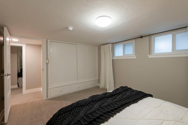 Building Photo - 1139 E Sherman Ave