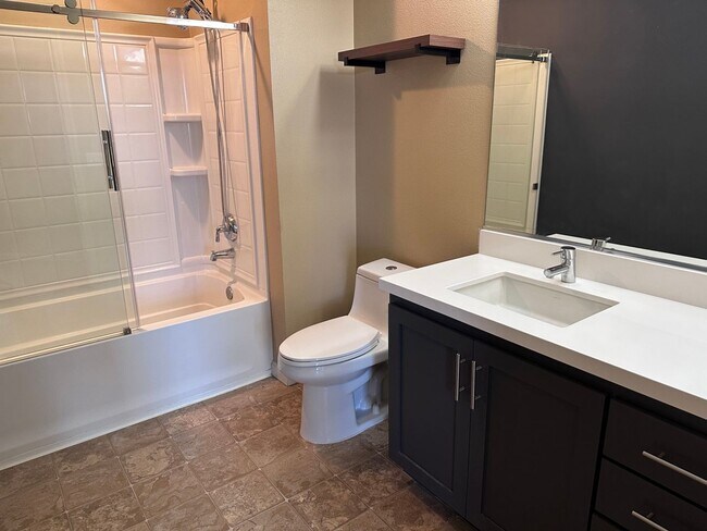 Building Photo - Gorgeous Modern 2 Bedroom 2 Bath Condo in San Jose's Japantown!